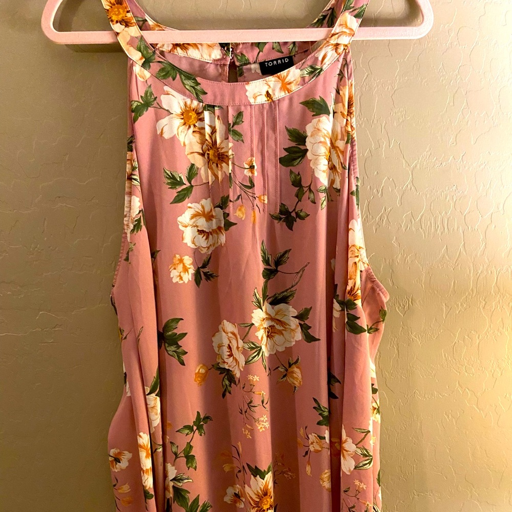 Torrid Size 5 dusty pink cami with high neck detail